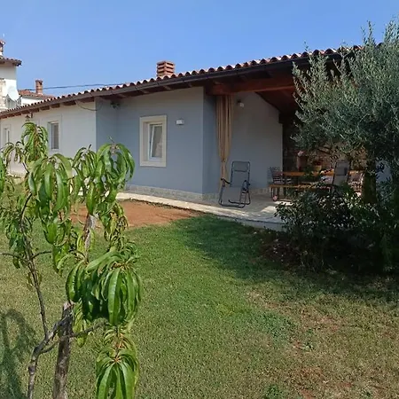 Casa Per 6 Persone Con Giardino E Portico * Galižana