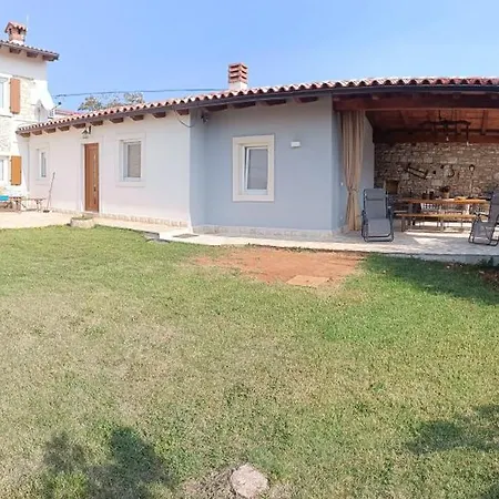 Feriehus Casa Per 6 Persone Con Giardino E Portico Galižana