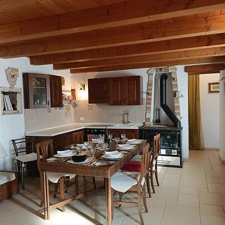 Casa Per 6 Persone Con Giardino E Portico *